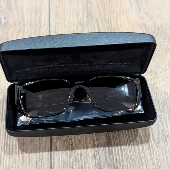 $513 Mens Authentic VERSACE 56MM Square Sunglasses Black/Gold - Picture 6 of 8